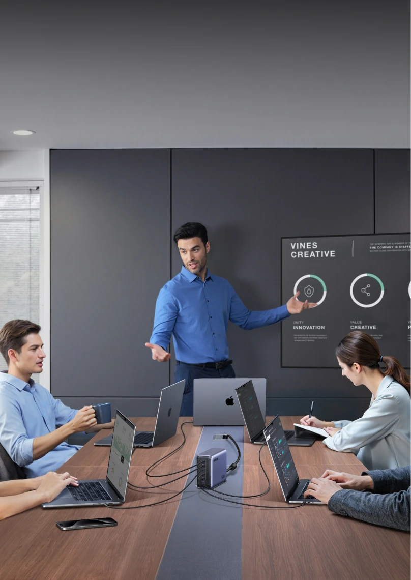 Le UGREEN Nexode 500W Chargeur rapide de bureau GaN 6 ports peut alimenter jusqu'à 5 ordinateurs portables et offre un chargement ultra-rapide, avec USB-C1 délivrant jusqu'à 240W pour charger un MacBook Pro de 16