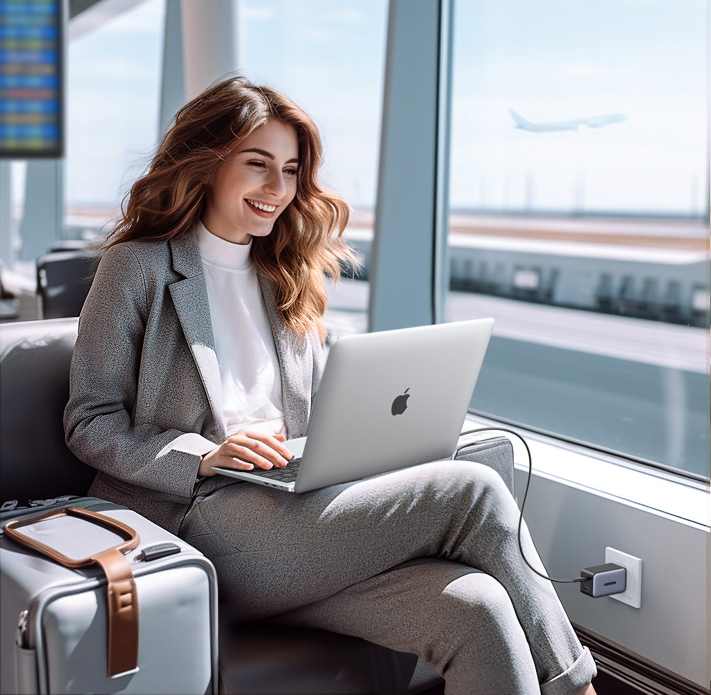 Peut-on emporter un chargeur de téléphone en avion? 