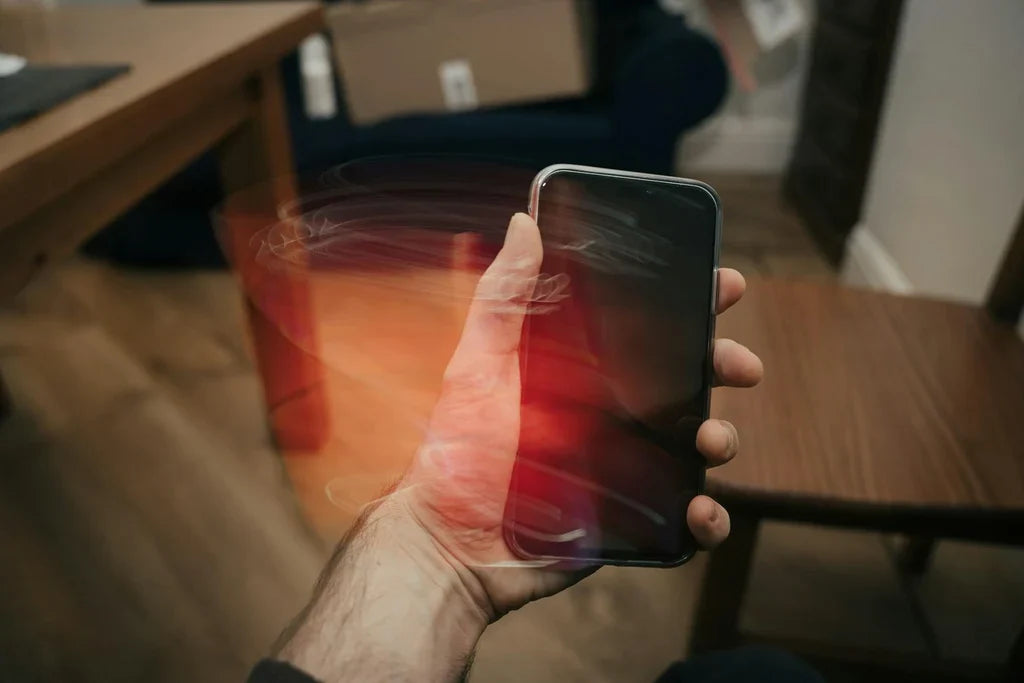 Téléphone et chargeur chauds pendant la charge : danger ?